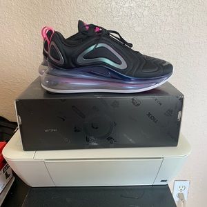Women’s Nike Air Max 270 SE